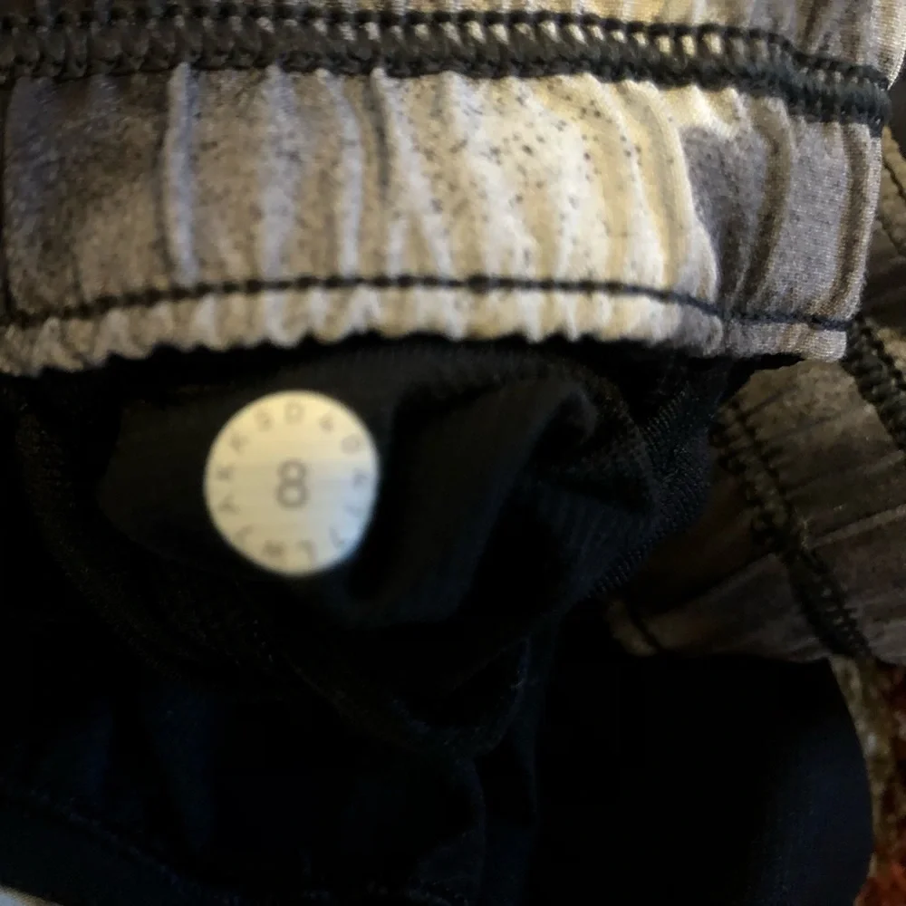 Lululemon Seek The Heat Lined Running Yoga Workout Shorts Size 8 - Picture 6 of 6